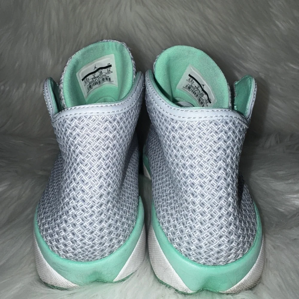 Nike Air Jordan Horizon Platinum White Green Grey Style- 819848-014 Size 5.5 Y